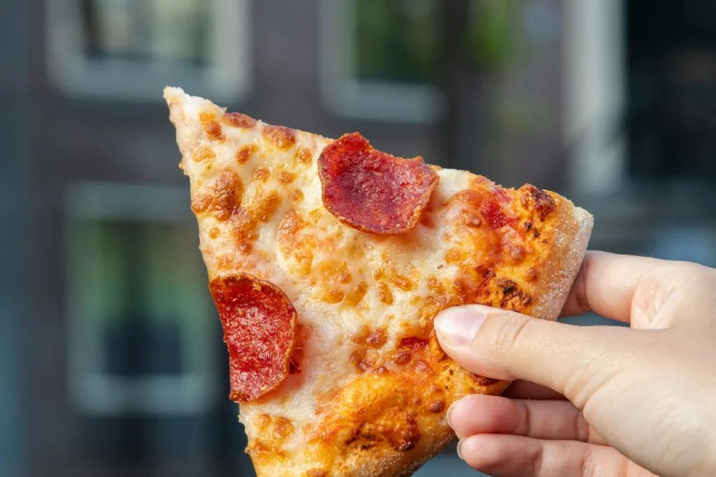 Amsterdam : Croisière sur les canaux avec New York Pizza & Boissons à volonté