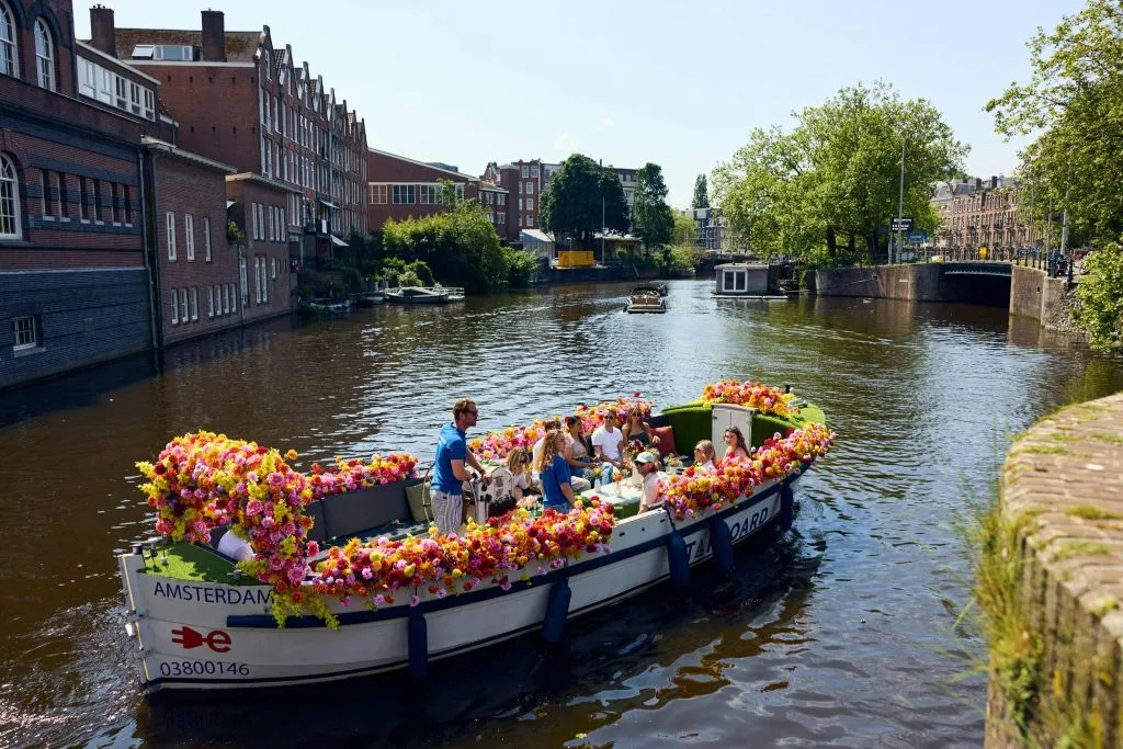 Amsterdam: Crucero por el Canal en Barco de Flores