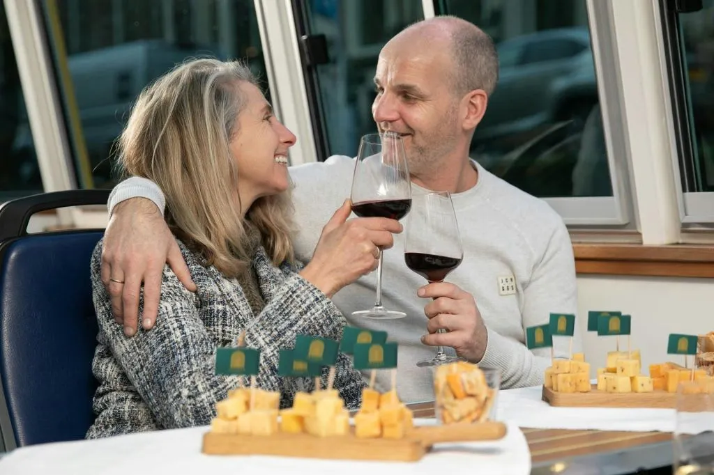 Haarlem: degustação de queijos e vinhos em um cruzeiro noturno