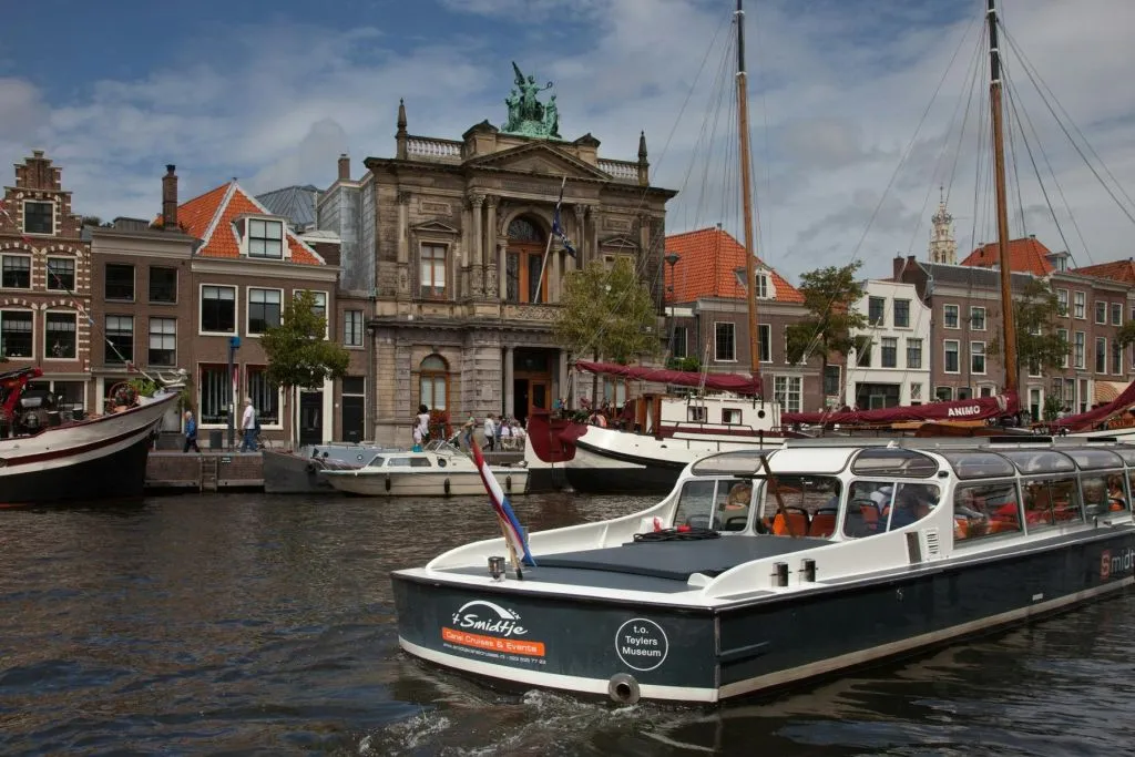Haarlem: degustação de queijos e vinhos em um cruzeiro noturno