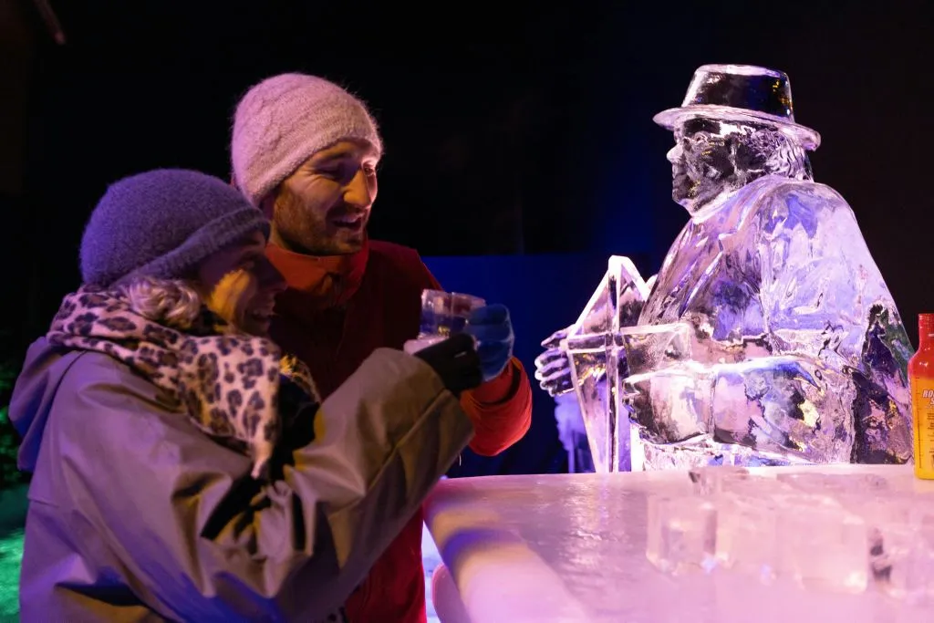 Art Below Zero: Entrée pour l'exposition de sculptures sur glace 
