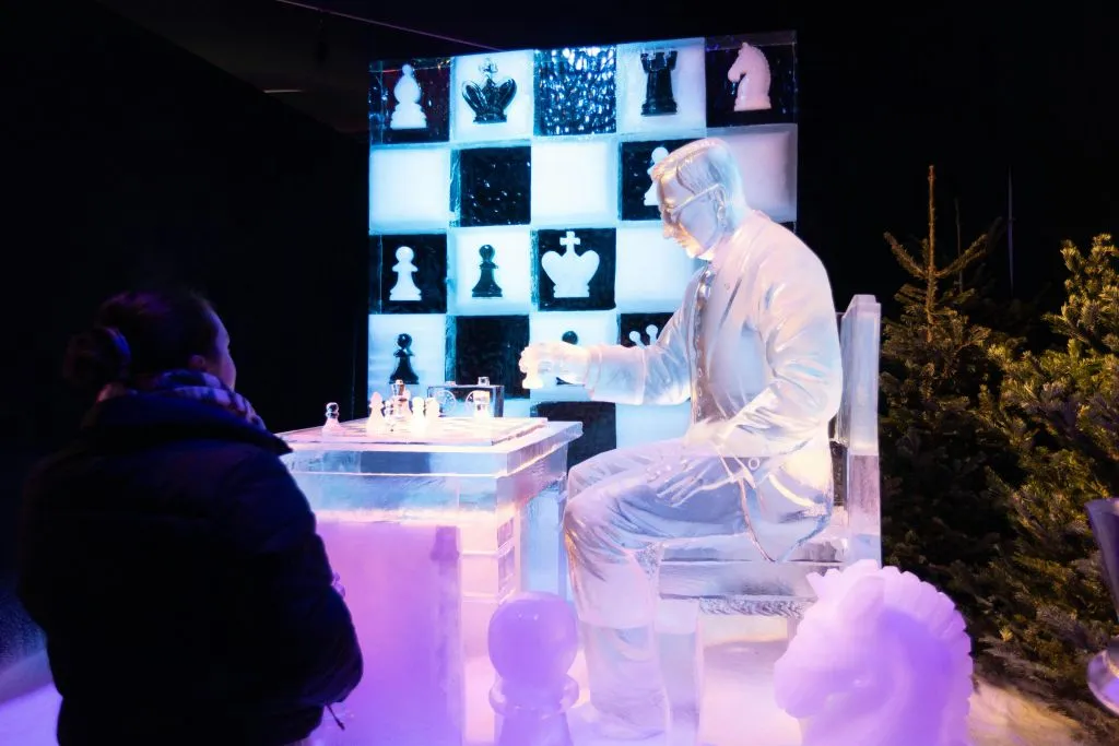 Art Below Zero: Entrée pour l'exposition de sculptures sur glace 