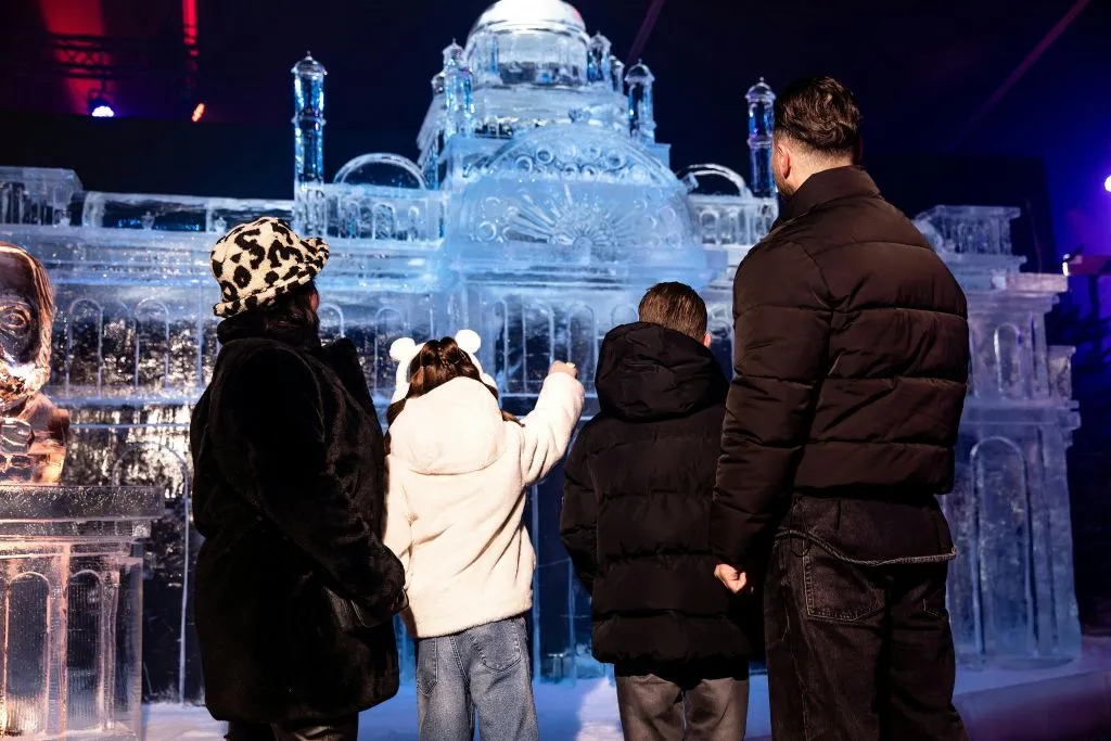 Art Below Zero: Entrée pour l'exposition de sculptures sur glace 