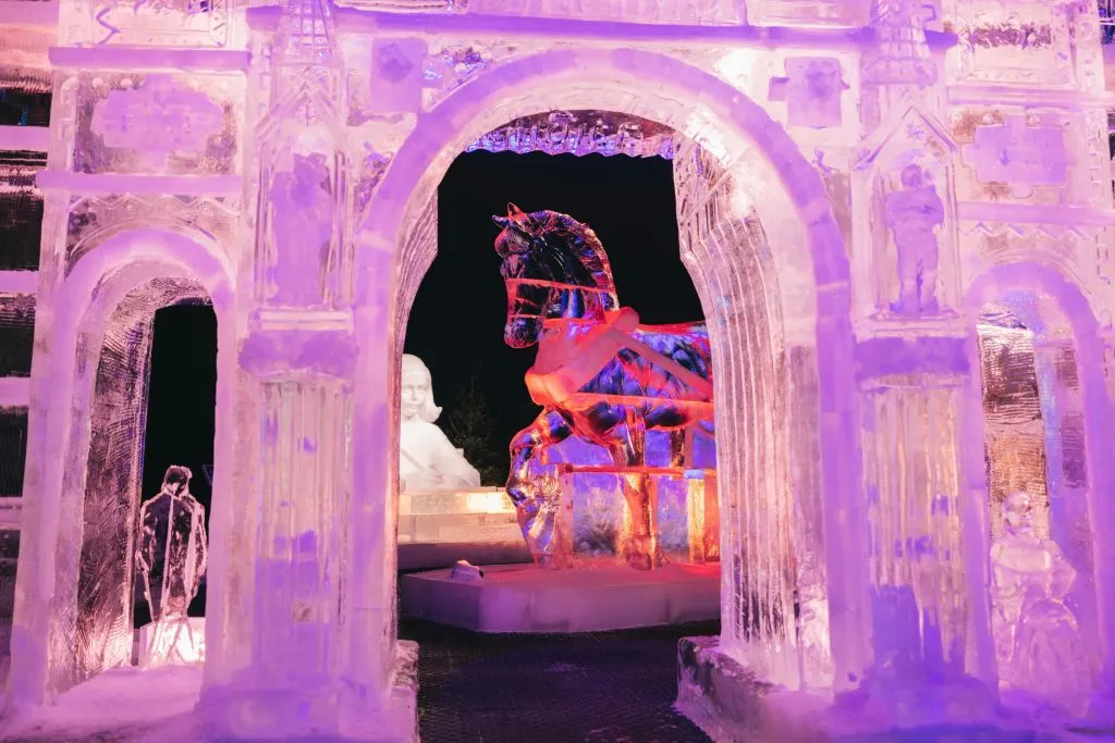 Art Below Zero: Entrée pour l'exposition de sculptures sur glace 