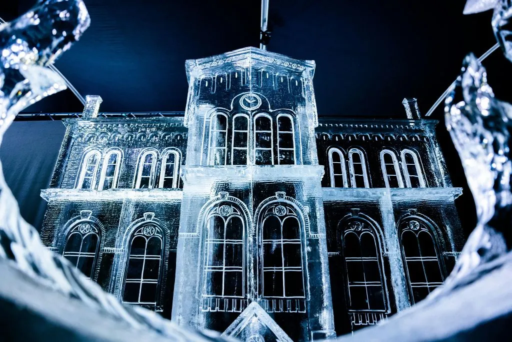 Art Below Zero: Entrée pour l'exposition de sculptures sur glace 