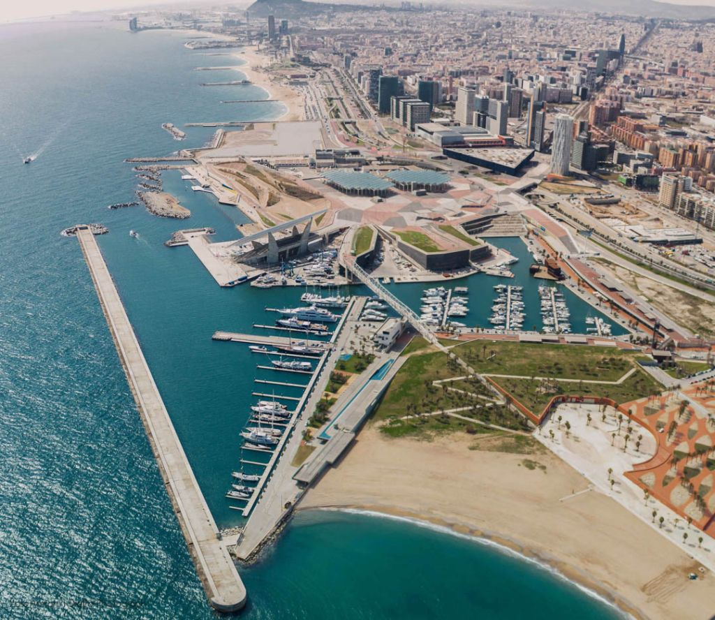 Helicopter flight over Barcelona: coast or city