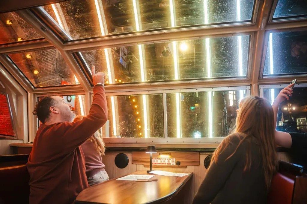 Light Festival: Croisière avec audioguide + chocolat chaud