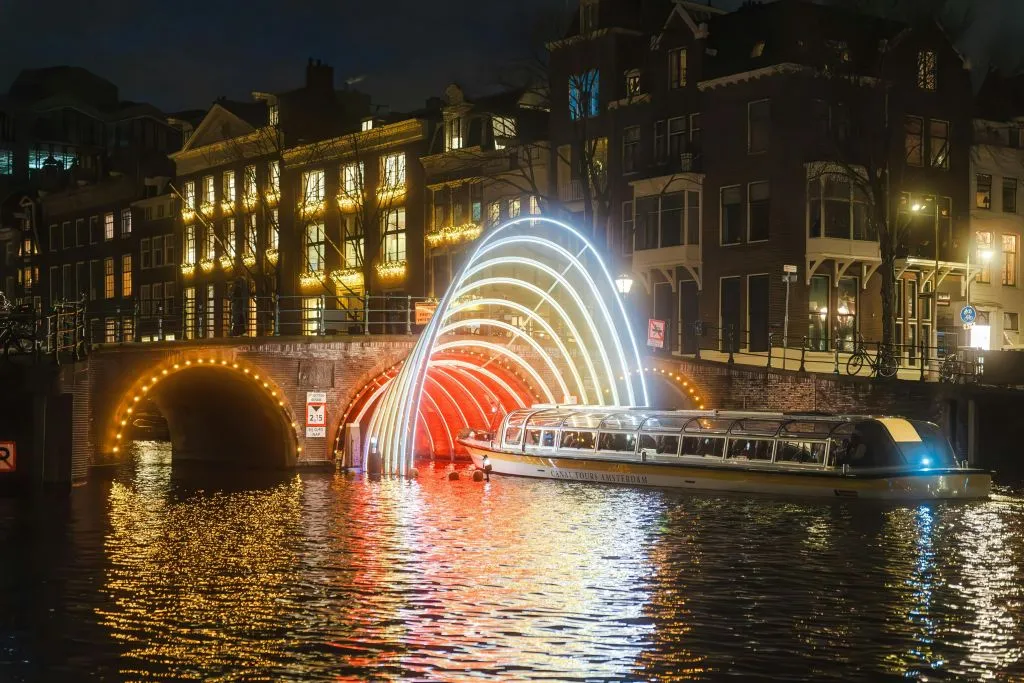 Light Festival: Croisière avec audioguide + chocolat chaud