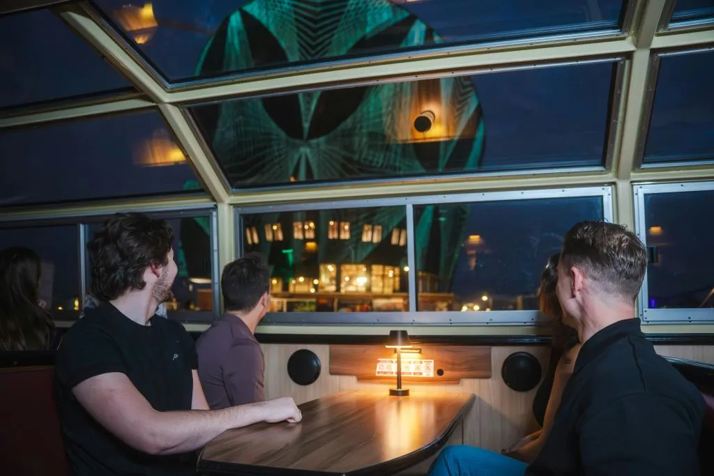 Light Festival: Croisière avec audioguide + chocolat chaud
