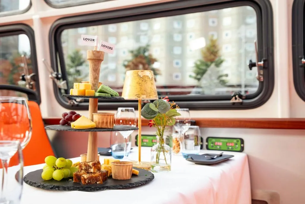 Amesterdão: Passeio de barco com vinho e queijo
