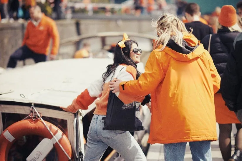 Amsterdam: Fiesta en Barco Todo Incluido del Día del Rey