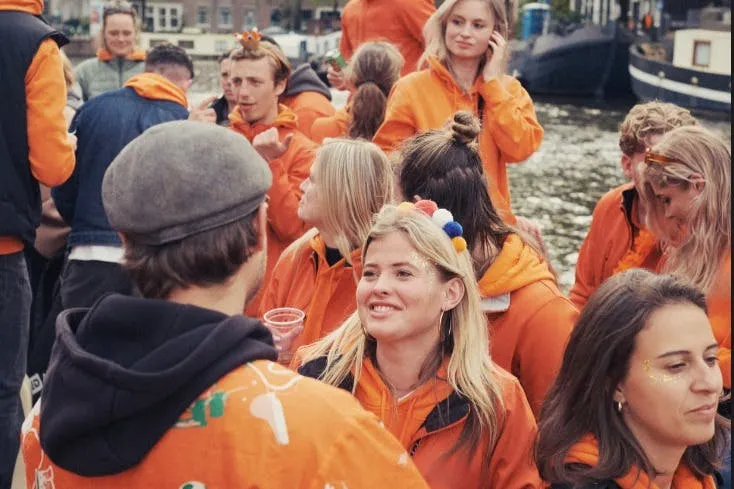 Amsterdam: Fiesta en Barco Todo Incluido del Día del Rey