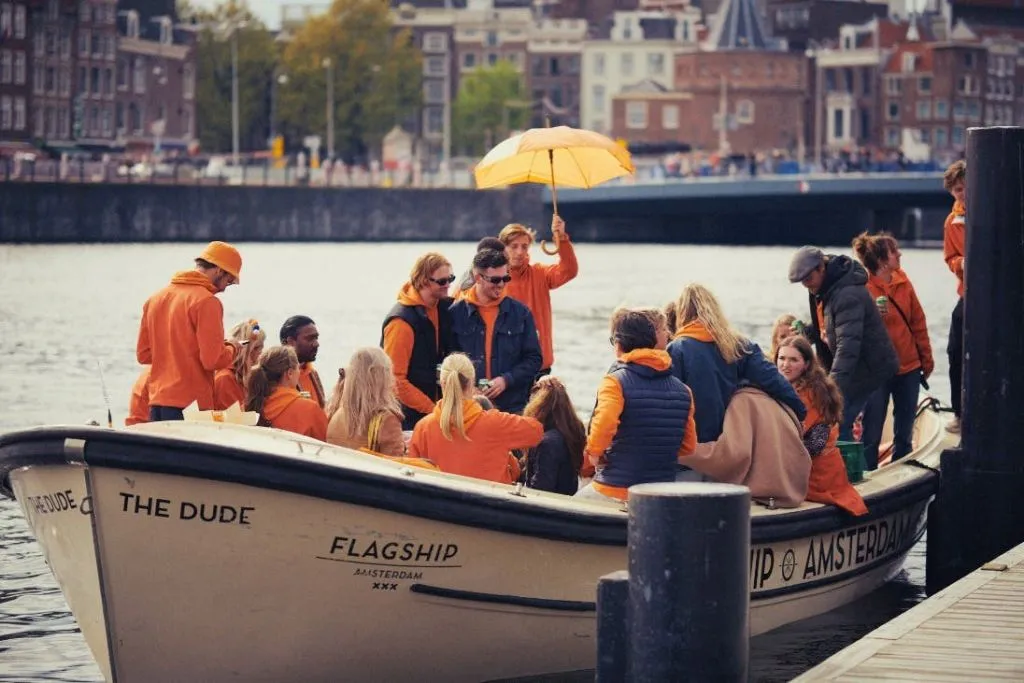 Amsterdam: Fiesta en Barco Todo Incluido del Día del Rey