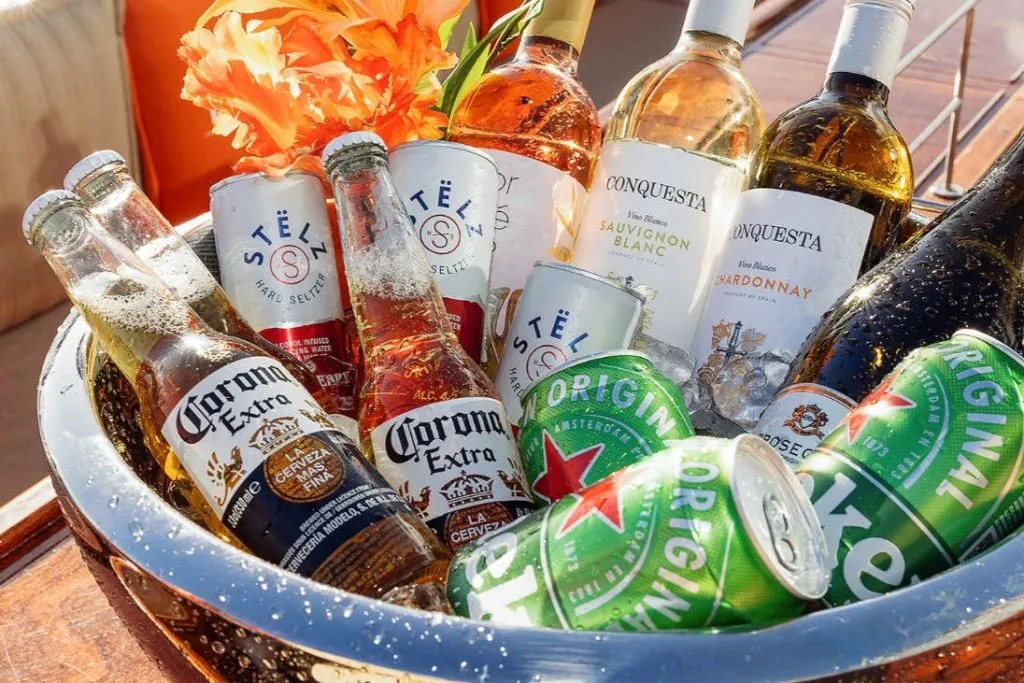 Amsterdam: Fiesta en Barco Todo Incluido del Día del Rey