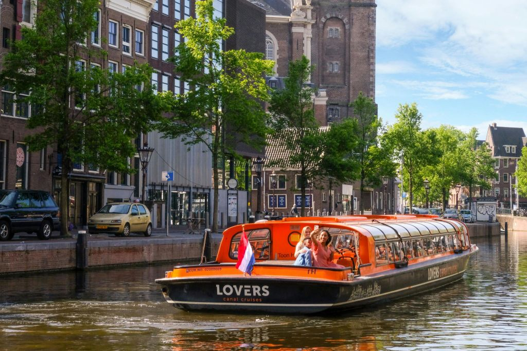 Amsterdã: STRAAT (Museu de Arte de Rua) + 1 hora de cruzeiro pelo canal