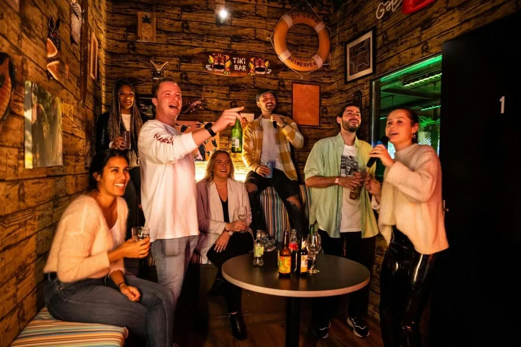 Aloha Amsterdam: Sessão particular de karaokê