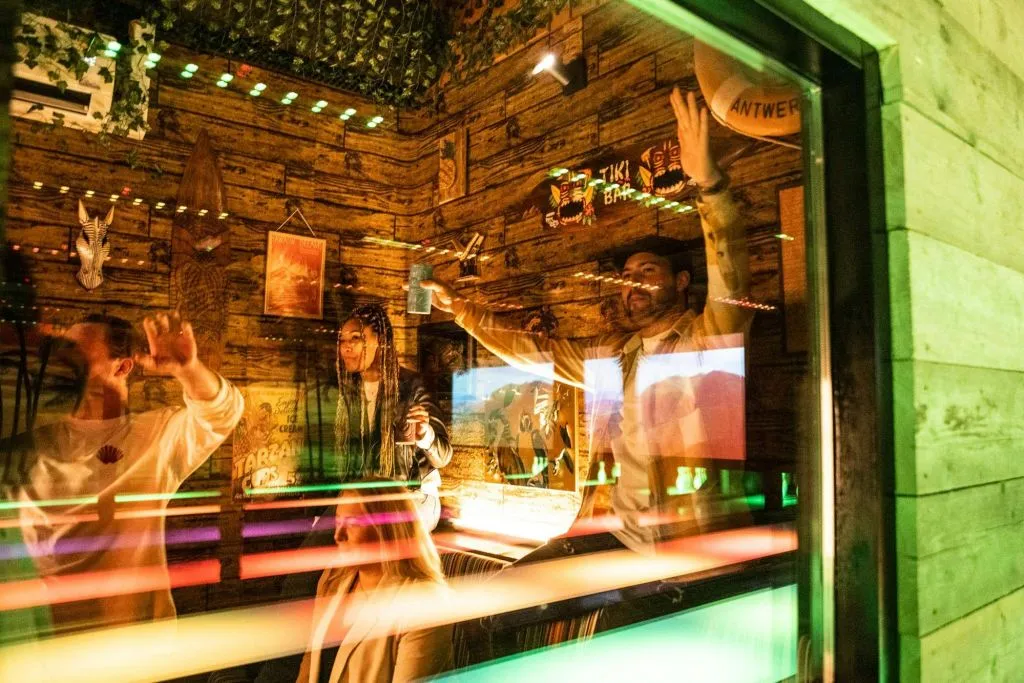 Aloha Amsterdam: Sessão particular de karaokê