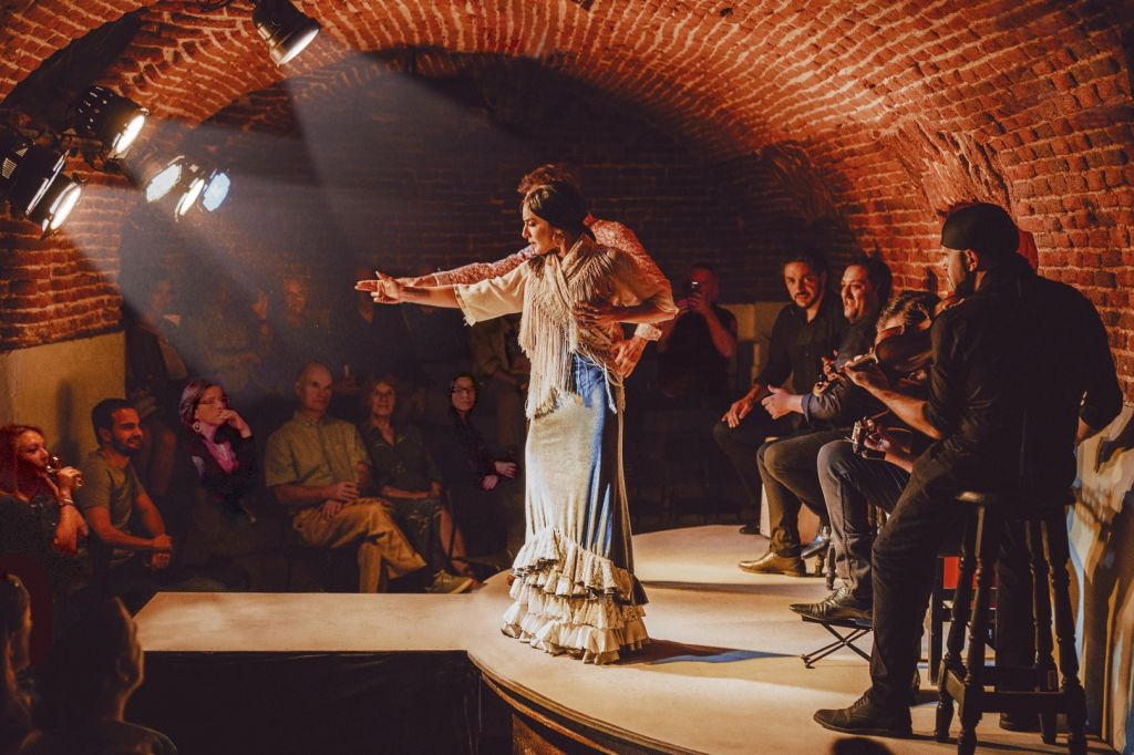 Madrid: Espectáculo flamenco en Essential Tablao con una copa