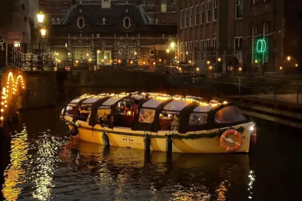 Festival de la Luz de Ámsterdam: paseo en barco + aperitivos + bebidas ilimitadas