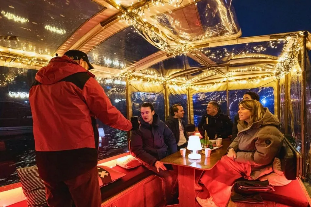 Light Festival: Paseo en barco con aperitivos y Glühwein