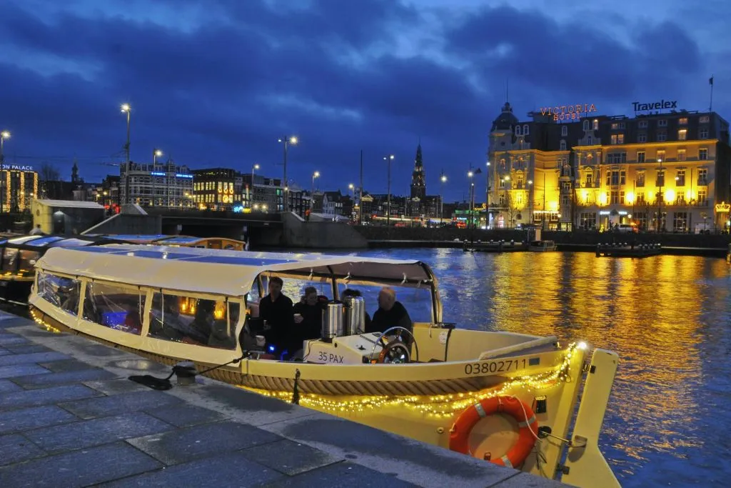 Light Festival: Paseo en barco con aperitivos y Glühwein