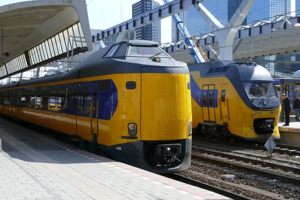 Aeroporto di Eindhoven: Trasferimento in treno e autobus da/per Amsterdam