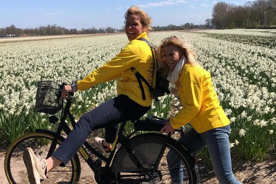 Amsterdam: Excursión guiada en bicicleta por los Tulipanes en grupo reducido