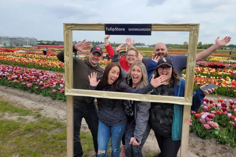 Ámsterdam: excursión guiada en bici por los campos de tulipanes en grupo reducido