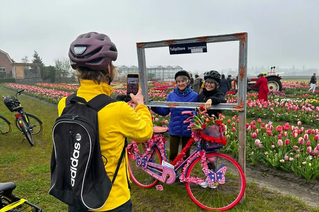 Amsterdam: Excursión guiada en bicicleta por los Tulipanes en grupo reducido