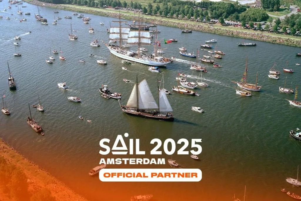 SAIL Amsterdam 2025: Passeio de barco noturno com bolhas e fogo de artifício
