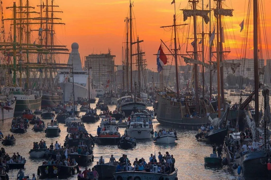 SAIL Amsterdam 2025: Passeio de barco noturno