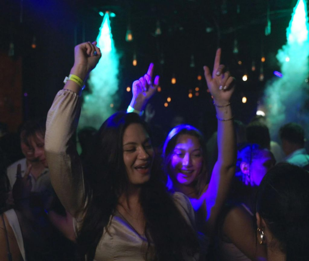 Amsterdam Nightlife & Clubs + Free Drinks