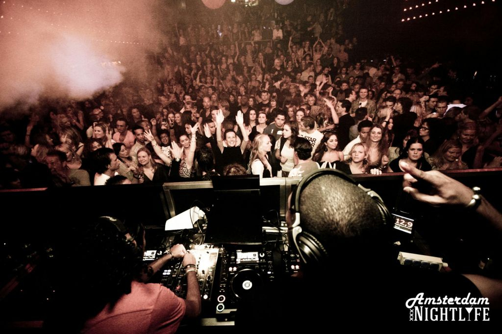 Amsterdam Nightlife & Clubs + Free Drinks
