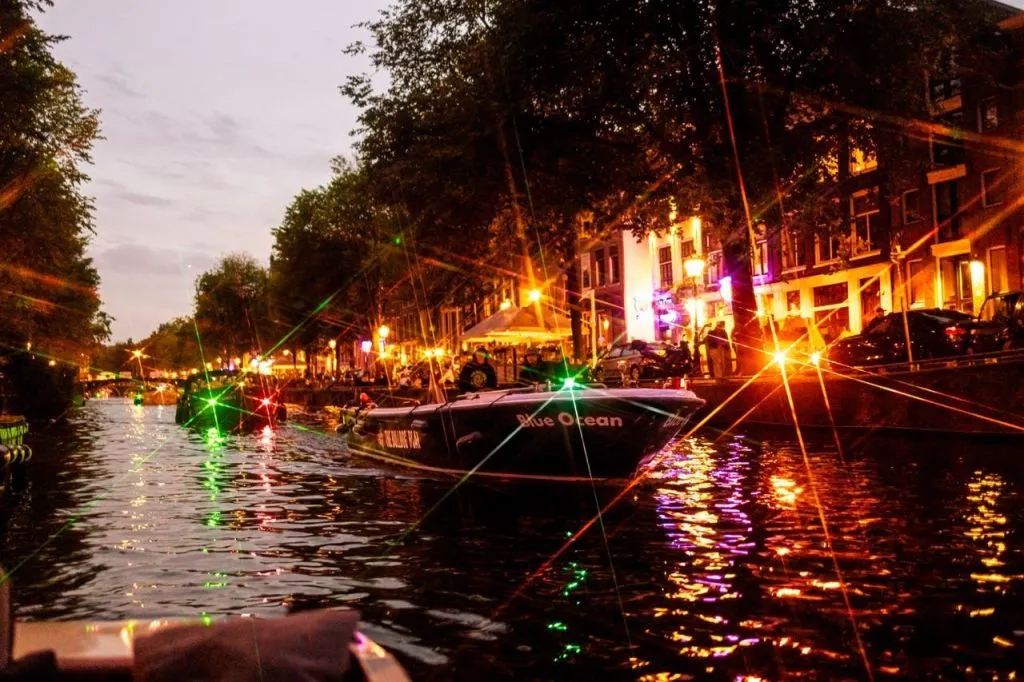 Amsterdam: Winter Bulldog Smoking Cruise + Drinks