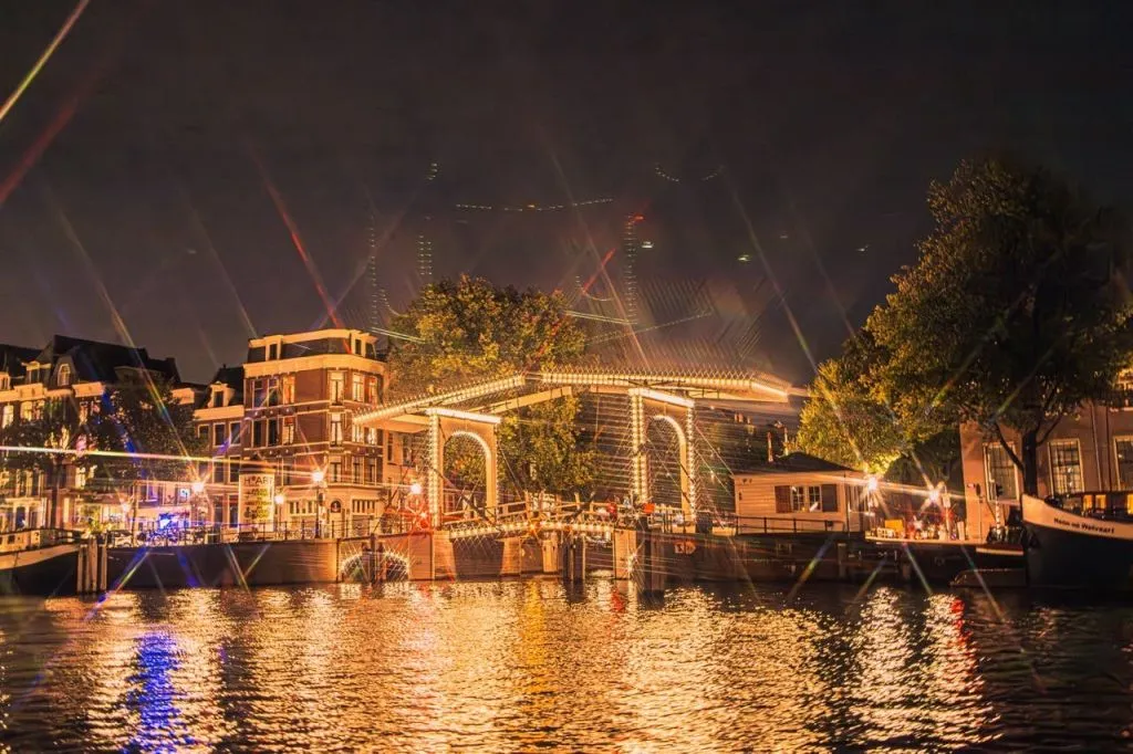 Amsterdam: Winter Bulldog Smoking Cruise + Drinks