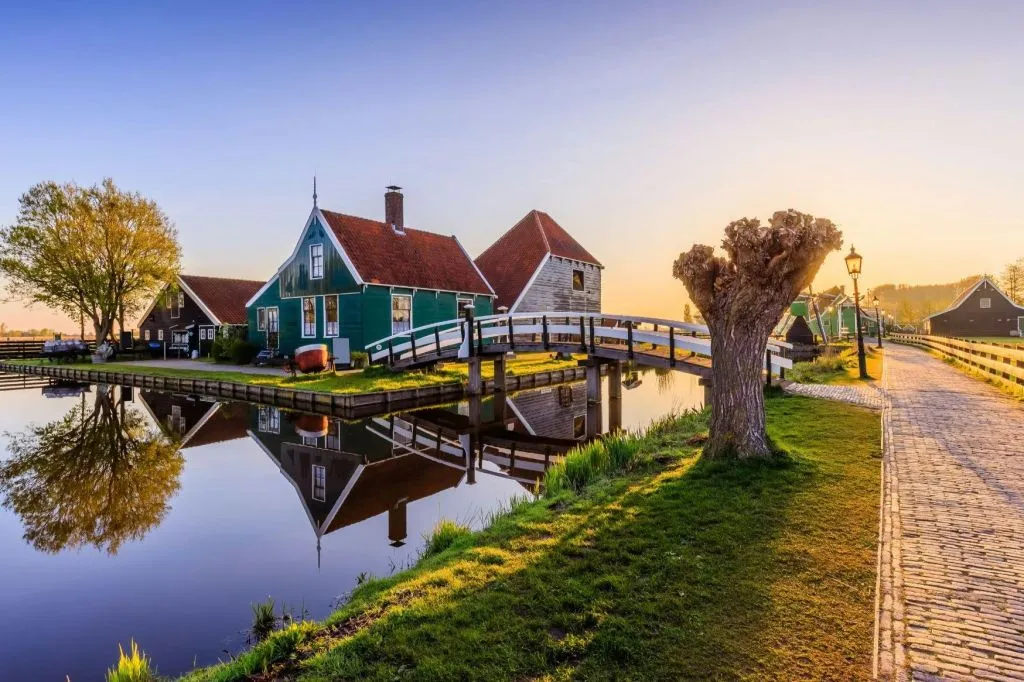 Zaanse Schans: Walking Tour with AI Guide on Your Mobile