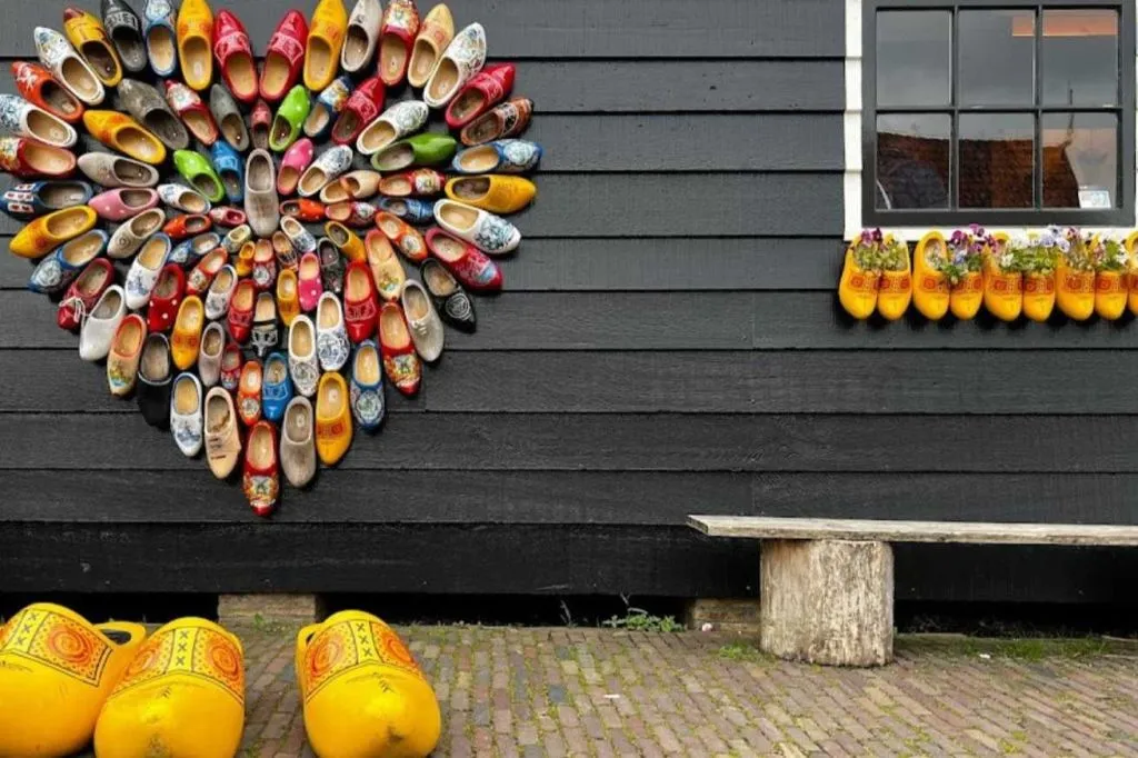 Zaanse Schans: Walking Tour with AI Guide on Your Mobile