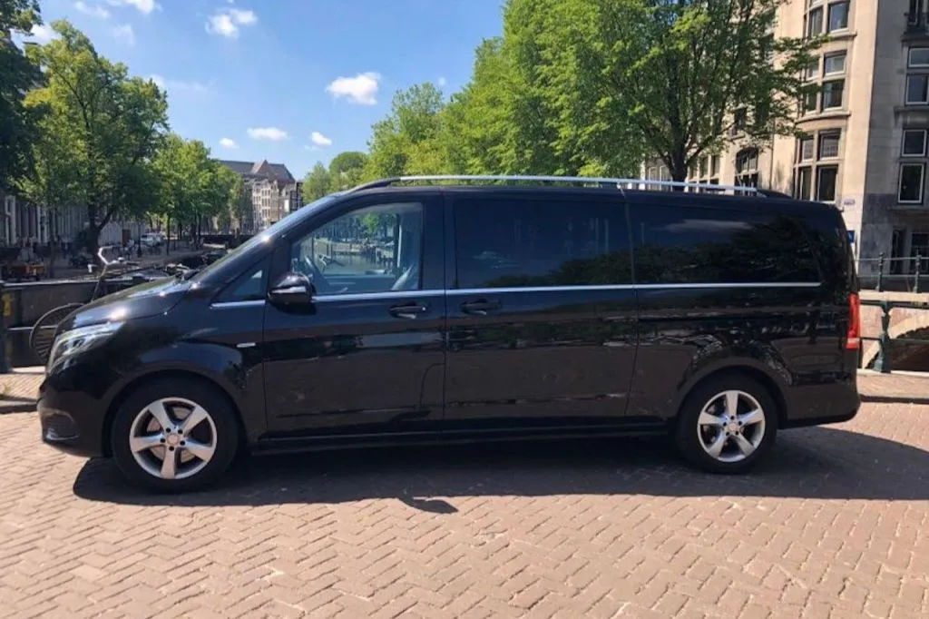 Trasferimento privato da/per l'aeroporto di Amsterdam Schiphol e la zona di Rotterdam