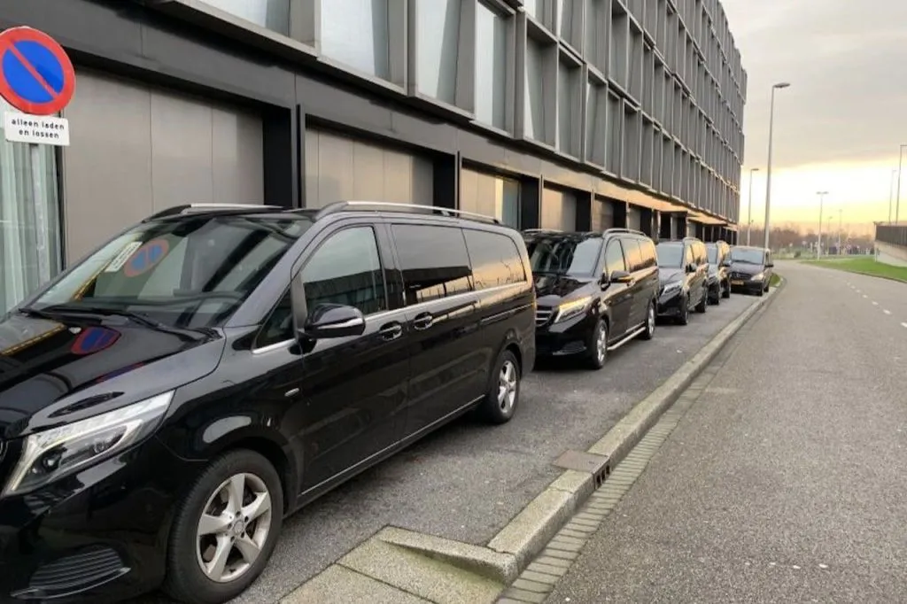 Trasferimento privato da/per l'aeroporto di Amsterdam Schiphol e la zona di Rotterdam