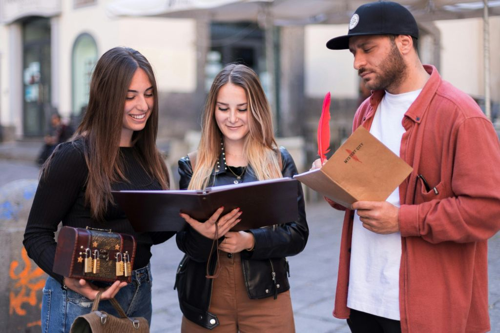 Amsterdam Treasure Hunt: The Mystery of a Secret Sender