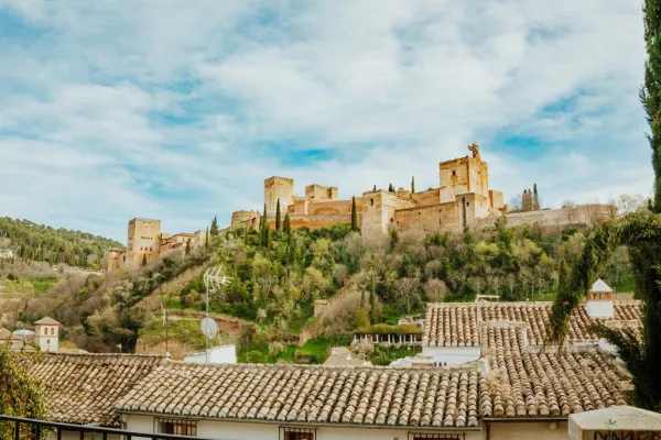 Alhambra e Palazzi nazarì: Biglietto d'ingresso + Audioguida + City Pass