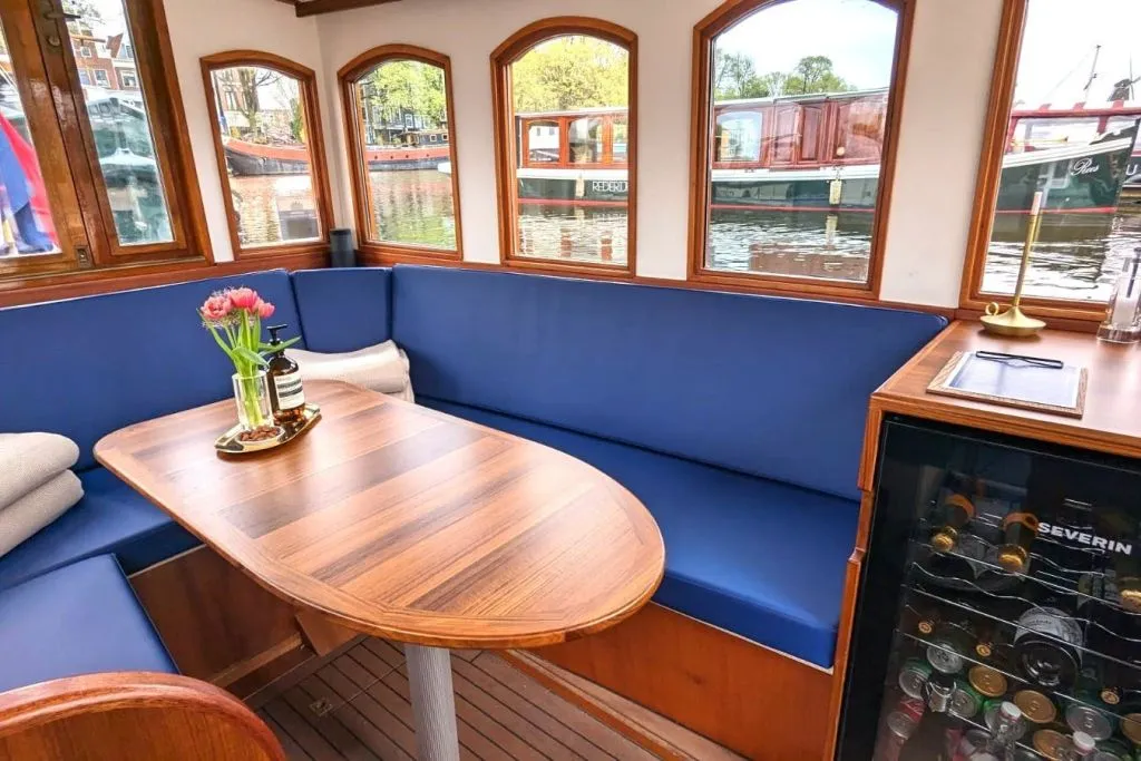 Amsterdam: tour privato di 1 ora e mezza in barca a vela