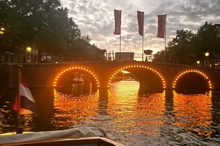 Amsterdam: tour privato di 1 ora e mezza in barca a vela