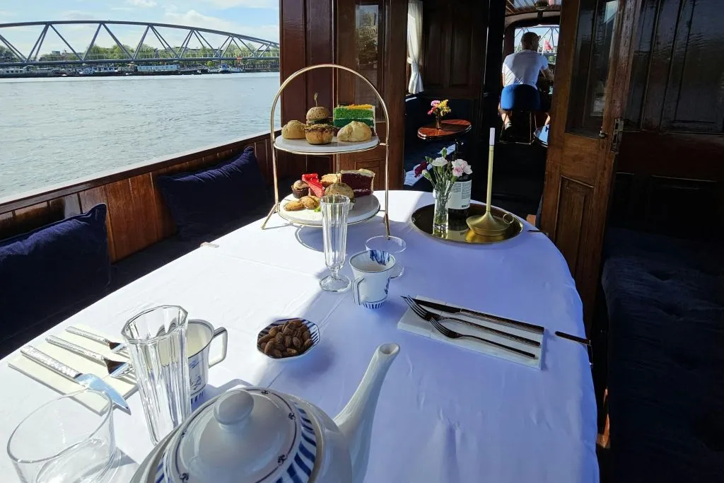 Amsterdam: tour privato di 1 ora e mezza in barca a vela