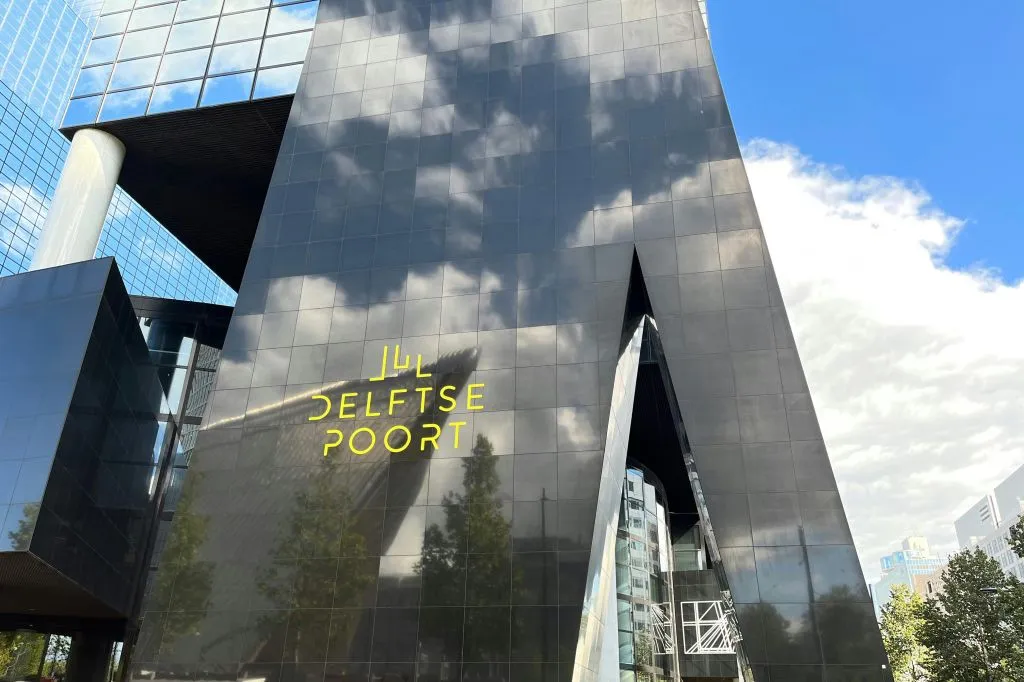 Rotterdam: Self-Guided History & Highlights Walking Tour