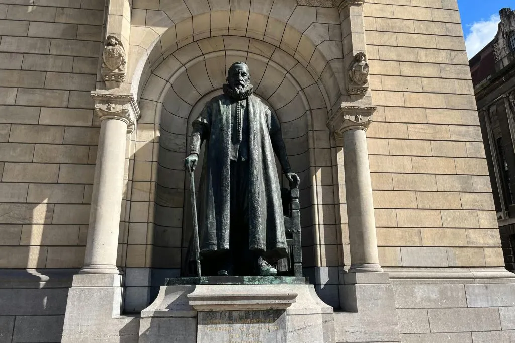 Rotterdam: Self-Guided History & Highlights Walking Tour