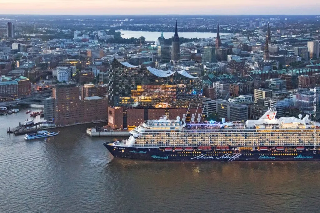 Hamburg CARD: Public Transport + Airport Transfer