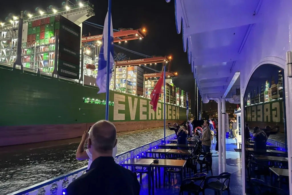 Hamburgo: cruzeiro de uma hora pelas luzes da noite