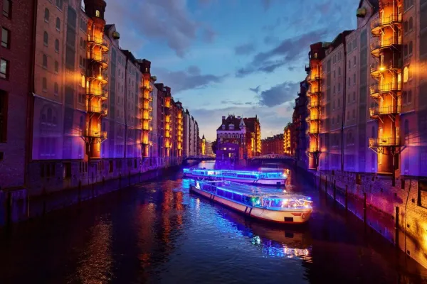 Hamburgo: Passeio de barco noturno de 90 minutos
