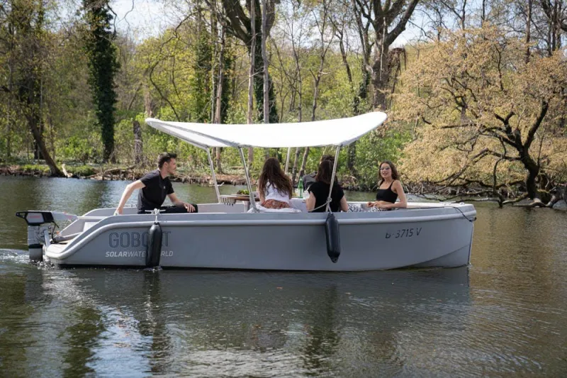 East Harbor Berlin: Alquiler de barcos de 1, 2 ó 3 horas (No se necesita licencia)